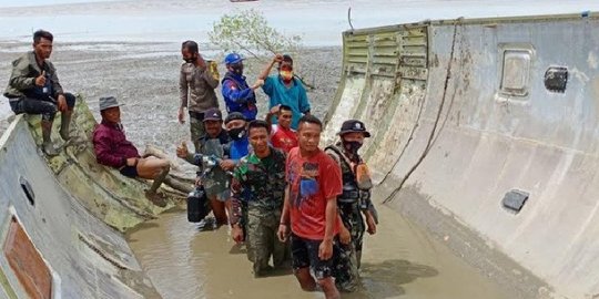 Serpihan Bangkai Pesawat Bertulis CNSA Ditemukan di Perairan Kumai Kalteng