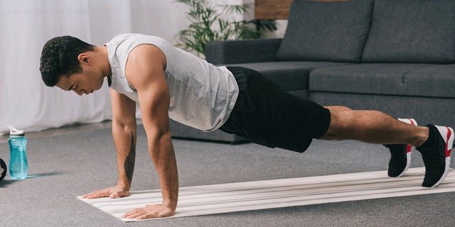 Cara Push Up Yang Benar Perhatikan Posisi Tubuh Merdeka Com