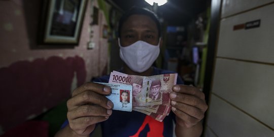 Melihat Penyaluran Bansos Tunai Rp300 Ribu