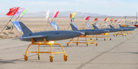 Iran Pamer Drone Buatannya dalam Latihan Tempur Berskala Besar
