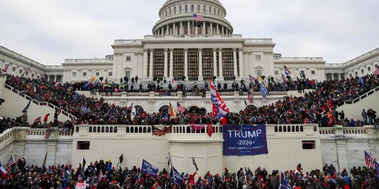 Massa Donald Trump Duduki Gedung Capitol AS