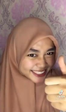 wanita cantik beri pesan menohok amp bikin salah fokus