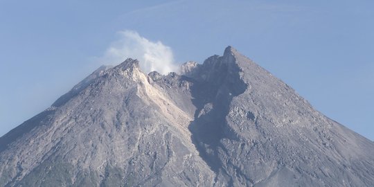 Penjelasan Status Merapi Siaga Meski Terjadi Guguran Awan Panas