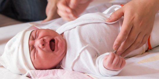 Bayi Menangis ketika Orangtua Menjauh, Kenali Terjadinya Separation Anxiety