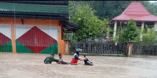Hujan 1,5 Jam, Permukiman di Bukit Pinang Samarinda Diterjang Banjir Bandang