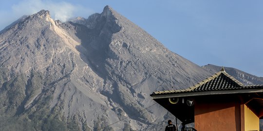 Gunung Merapi Keluarkan 10 Kali Guguran Lava Pijar pada Malam Jumat