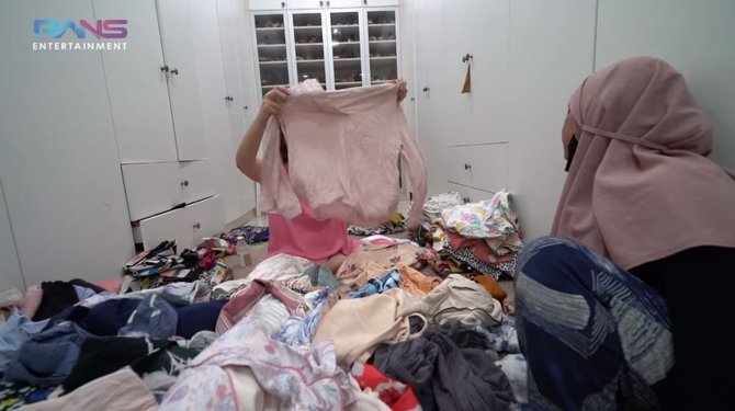 nagita bagi bagi baju tidur