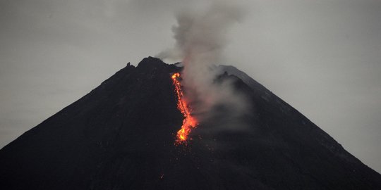 Penampakan Guguran Lava Pijar Gunung Merapi