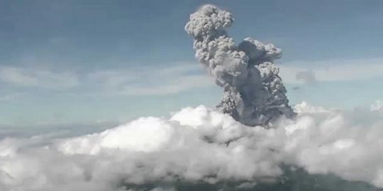 Gunung Merapi Mengeluarkan 4 Kali Awan Panas Guguran dan 19 Lava Pijar