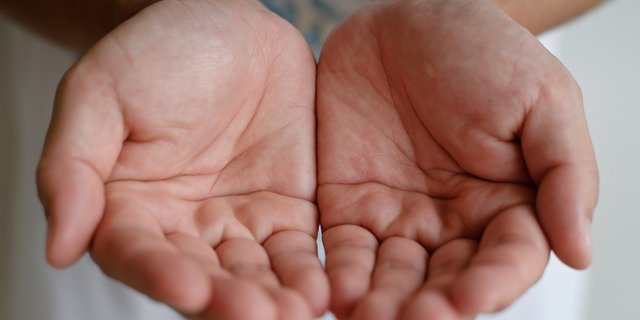 10 Cara Menghaluskan Telapak Tangan Secara Alami Dan Cepat Mudah Dilakukan Merdeka Com 10 Cara Menghaluskan Telapak Tangan Secara Alami Dan Cepat Mudah Dilakukan Merdeka Com