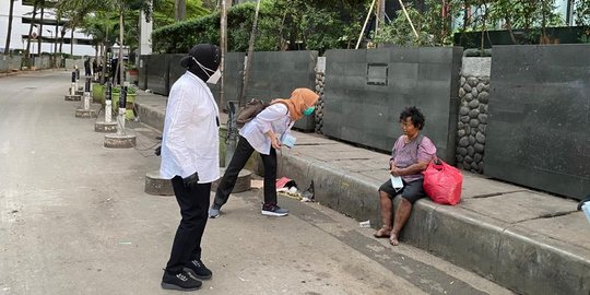 Tunawisma Ditemui Mensos Risma di Jalan Sudirman-Thamrin Terindikasi Penyakit Menular