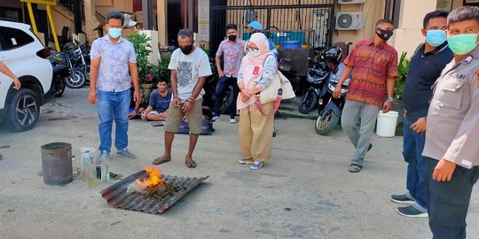 Polresta Jayapura Musnahkan 8 Kg Ganja dengan Cara Dibakar di Depan Tersangka