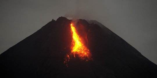 Dalam 6 Jam Gunung Merapi Keluarkan 7 Guguran Lava Pijar dan 1 Awan Panas Guguran