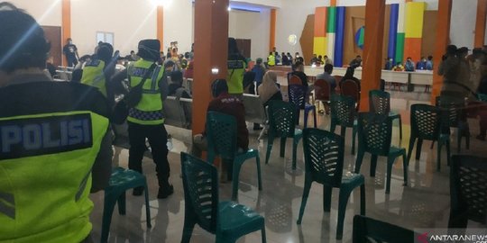 Isak Tangis Yaman Dapat Kabar Istri dan 3 Anak Jadi Korban Sriwijaya Air Jatuh