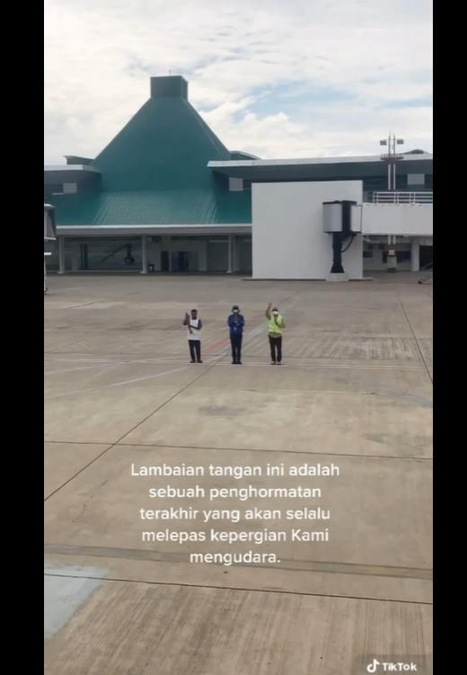 unggahan pramugari apakah ini our last goodbye