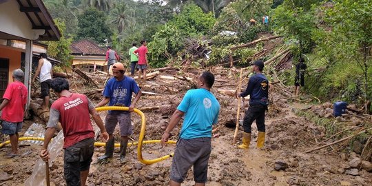 11 Meninggal Akibat Longsor Desa Cihanjuang Sumedang, Danramil Turut jadi Korban