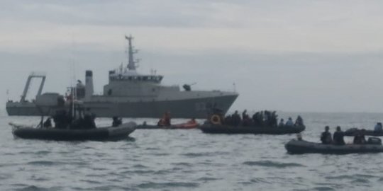 Panglima TNI Sebut Kopaska Temukan Life Vest & Pecahan Pesawat di Kedalaman 23 Meter