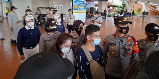 Dua Keluarga Korban Sriwijaya Air dari Bandara Soetta Dibawa ke RS Polri