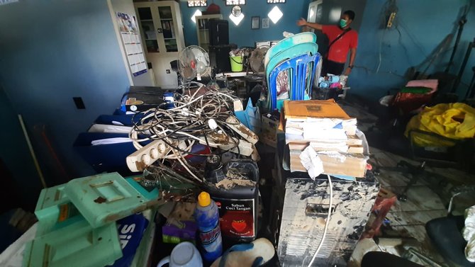 sekolah di samarinda porak poranda usai diterjang bandang 2 meter