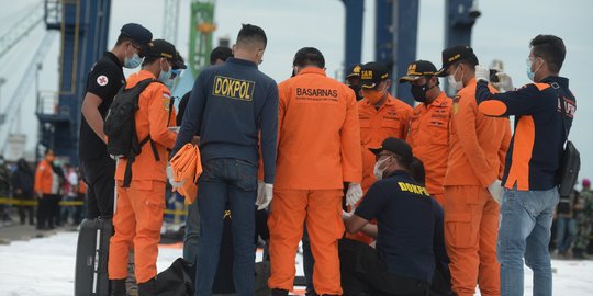 RS Polri Sudah Terima 7 Kantong Jenazah Bagian Korban Sriwijaya Air SJ-182