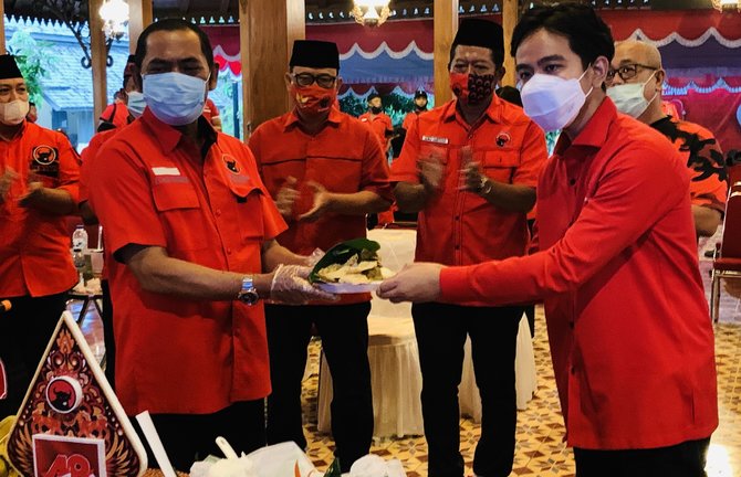 syukuran pdip gibran menang pilkada