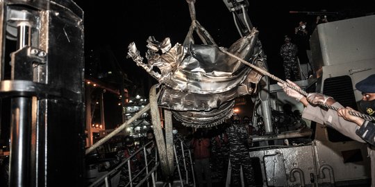 Turbin Sriwijaya Air SJ-182 Berhasil Ditemukan dan Diangkat