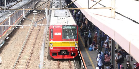 Tekan Covid-19, Jam Operasional KRL Dibatasi