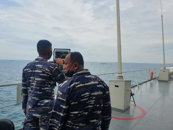 kri semarang evakuasi korban sriwijaya air sj182