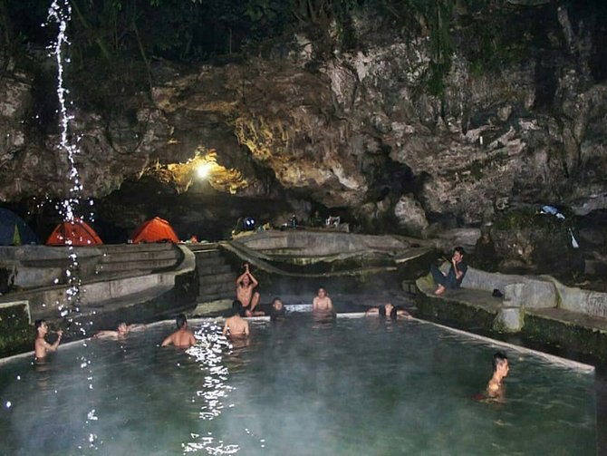 unik gua di sumut ini tawarkan pemandian air hangat dengan pemandangan eksotis