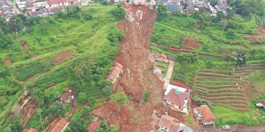 Longsor di Sumedang Timbun Lebih dari 14 Rumah, Tewaskan 13 Warga & Petugas