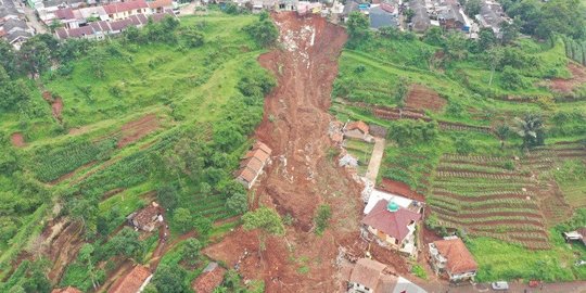 Ada Longsor & Jembatan Rusak, 3 Jalur di Garut Belum Bisa Dilewati Kendaraan