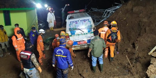 16 Orang Korban Longsor di Sumedang Berhasil Dievakuasi