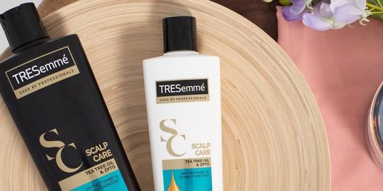 9 Rekomendasi Shampoo Antiketombe dengan Tea Tree Oil