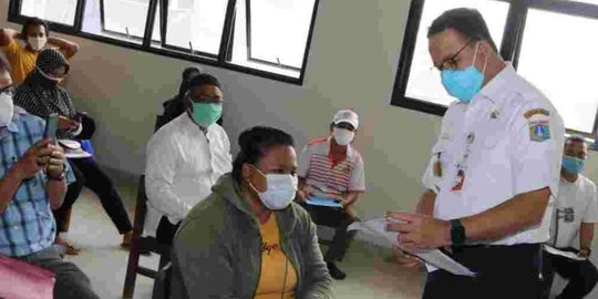 Anies Tinjau Lokasi Penyaluran BST: Bapak Diingat, Uangnya buat Kebutuhan Keluarga