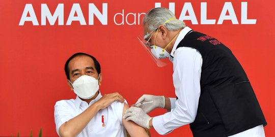 Saat Jokowi Disuntik Vaksin, Ada Ibu-Ibu Coba Menerobos Istana Mau Curhat