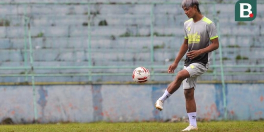Pagar Tembok, Rahasia di Balik Dasyatnya Dua Kaki Bek Arema Ahmad Alfarizi   