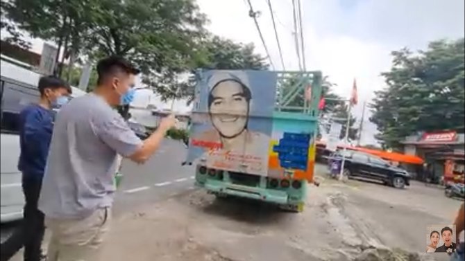 foto baim wong di truk