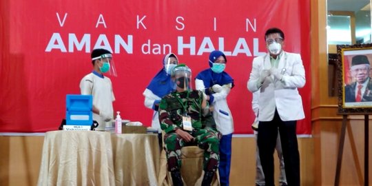 Brigjen Ismed Jadi Orang Pertama Disuntik Vaksin Corona di Riau