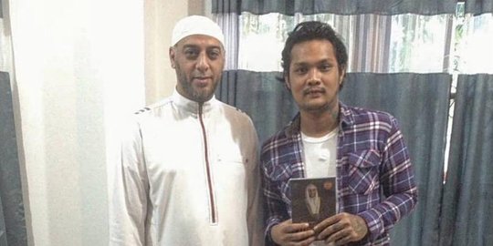 Virgoun Kenang Mendiang Syekh Ali Jaber: Terima Kasih Telah Menuntunku Bersyahadat