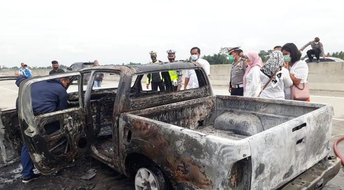 mobil pejabat di sumut ini terbakar di tol tebing tinggi medan begini kronologinya