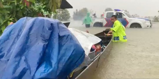 Hujan Tak Kunjung Reda Ditambah Air Laut Pasang, Banjir di Kalsel Makin Tinggi