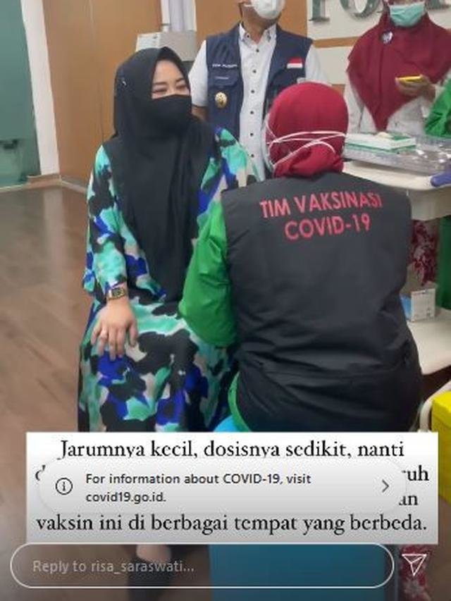 jadi kelompok pertama intip momen selebritas dapat vaksin covid 19