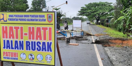Akses Jalan Utama ke Bandara Internasional Syamsudin Noor Kalsel Tergenang Banjir