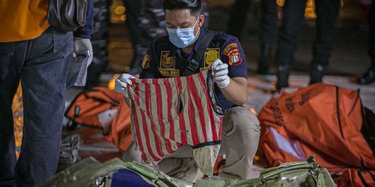 Serpihan Sriwijaya Air SJ-182 dan Pakaian Korban Kembali Ditemukan