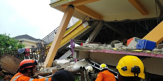 Update Gempa Sulbar: 42 Orang Meninggal Dunia, 34 di Mamuju dan 8 Orang di Majene