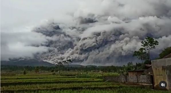 erupsi gunung semeru pada 16 januari 2021