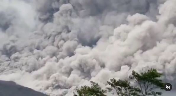 erupsi gunung semeru pada 16 januari 2021