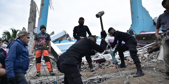 Bantu Korban Gempa Sulbar, Unair Kirim Tenaga Medis dan Rumah Sakit Terapung