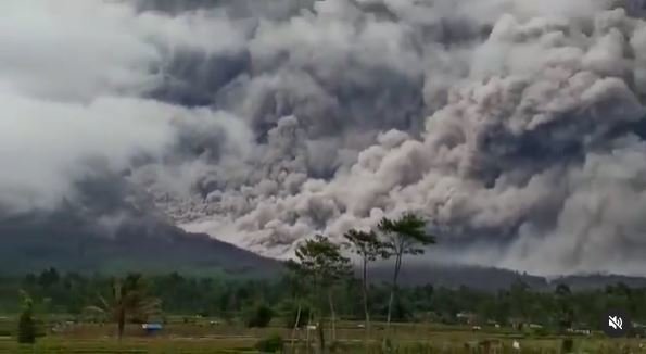 erupsi gunung semeru pada 16 januari 2021