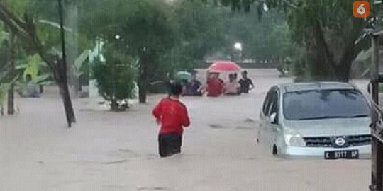 Banjir Rendam Perumahan Dinar Indah Semarang, Warga Terpaksa Mengungsi